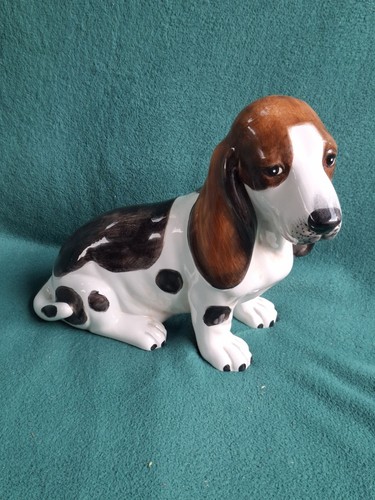 Keramikfigur eines basset - keramikfigur,