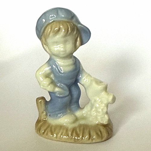 Keramik figur junge - junge, hund